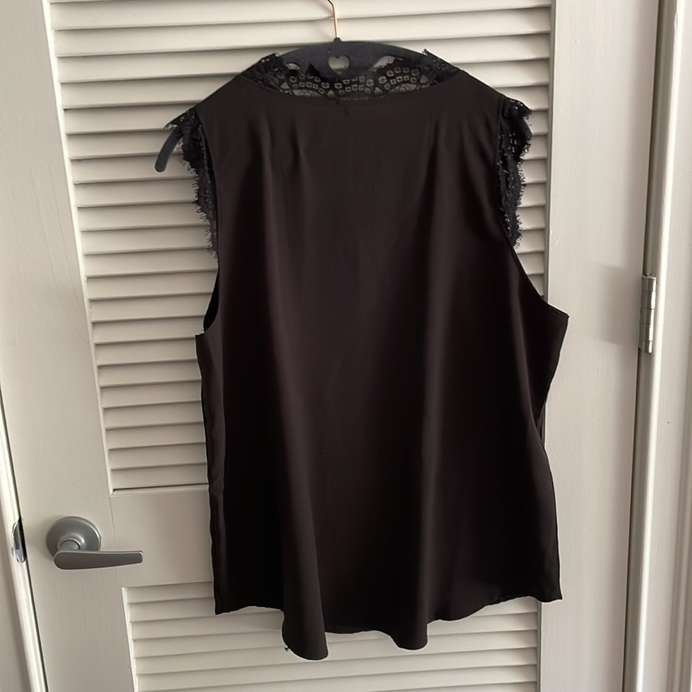 Flowy crepe black sleeveless lace detail top - Picture 4 of 4
